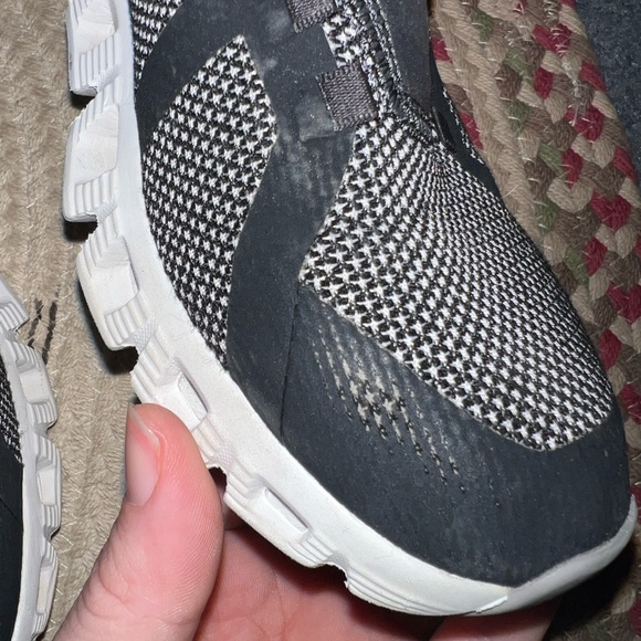 On Cloud shoes- PRICE FIRM - Picture 8 of 8